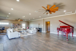 Farmhouse with RV Parking Close to Lake Ray Roberts